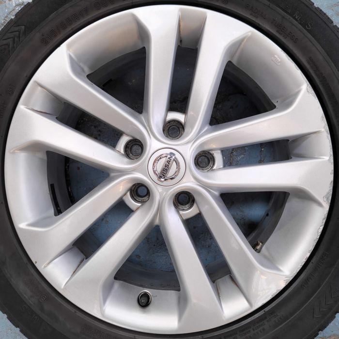 Диски r17 Nissan  5*114.3  7j*17  et-47  цо-66.1мм