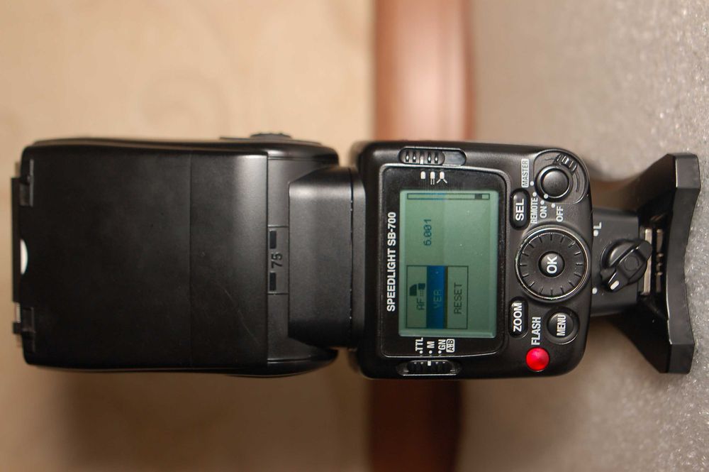 Продам спалах nikon sb700