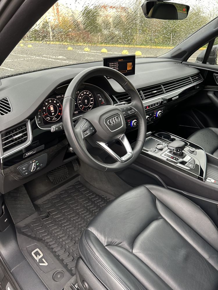 Продаю машину Audi Q7