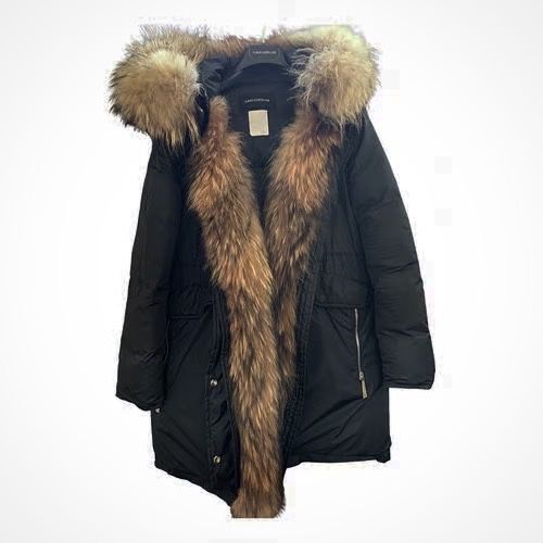 парка flavio castellani, размер 42. На М. Состояние хорошее . Теплая .