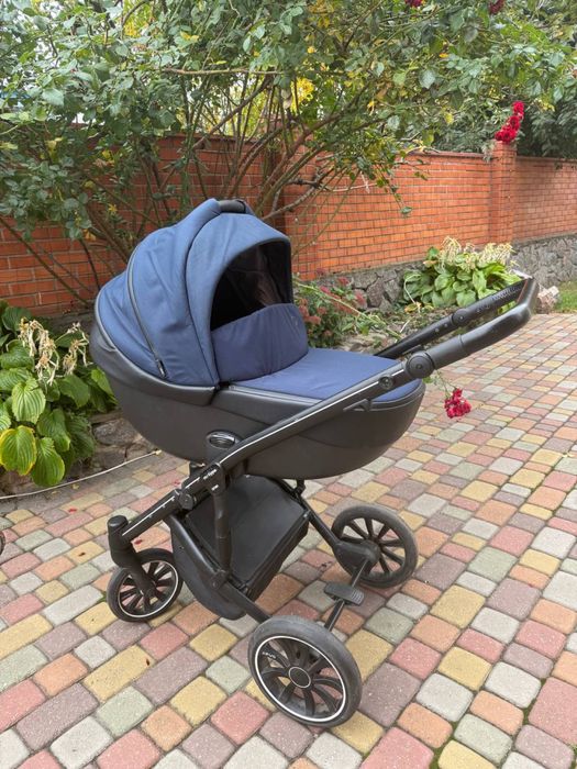 Продам коляску Anex m/type 2 в 1. 6500. Торг.