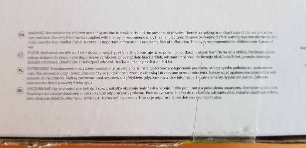 Łuk z tarczą i trzy strzałkami plus 4 lata