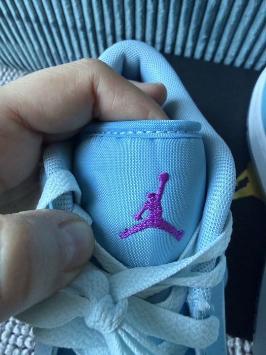 Buty damskie Jordan 1 Low SE Aquarius Blue r. 40 błękitne