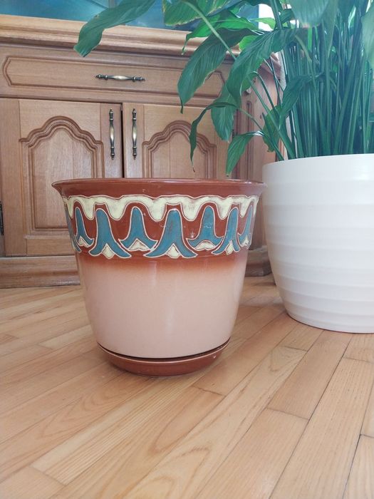 Горщики для вазонів.