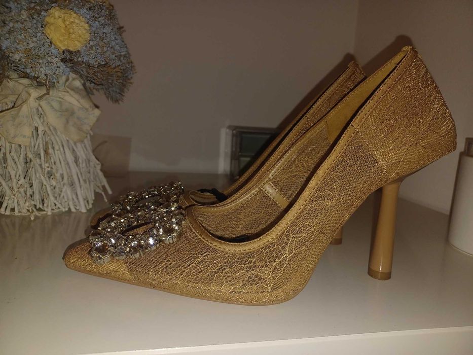 Sapatos Zara renda e cristais  novos com etiqueta
