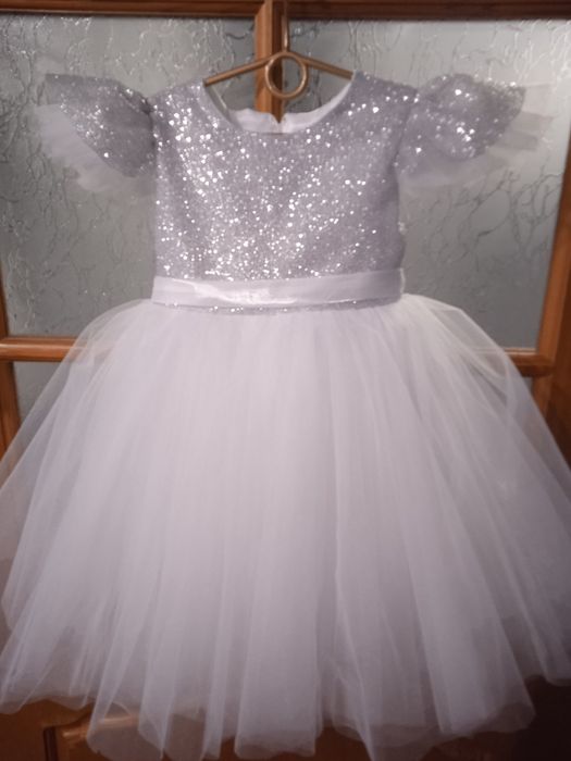 Дитячі святкові пишні плаття. Нові. 2.5-4 рочки