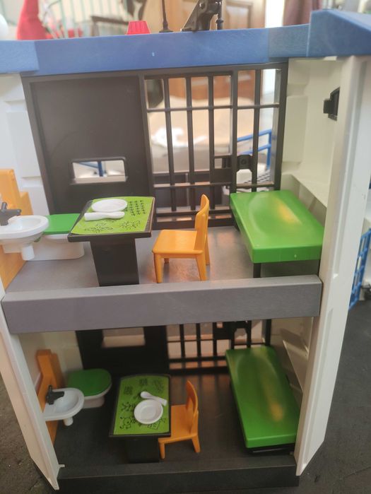 Komisariat policji playmobil 6919 + Robot policyjny 70571