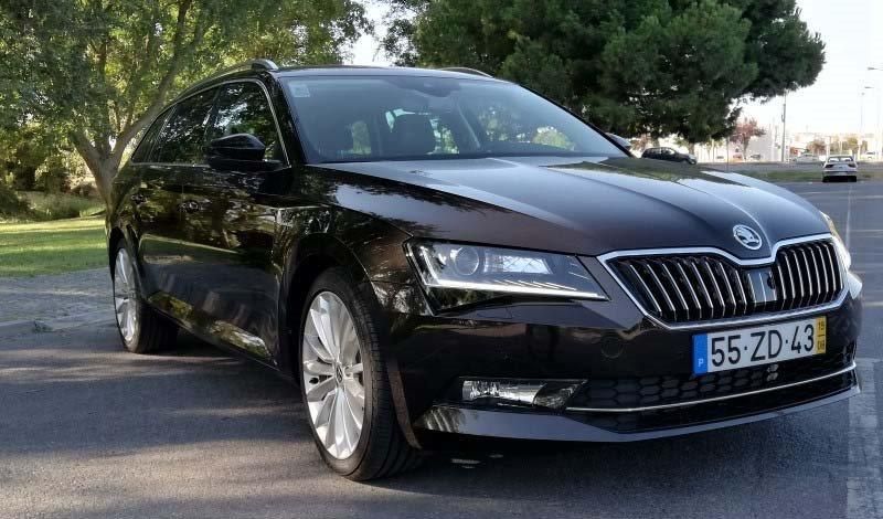 Skoda Superb com garantia e como novo