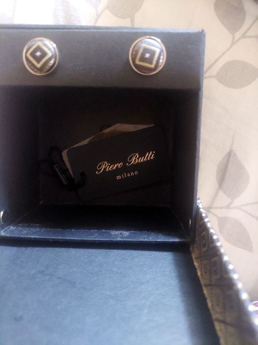 Подарочный набор: галстук, запонки и платок фирмы Piero Butti