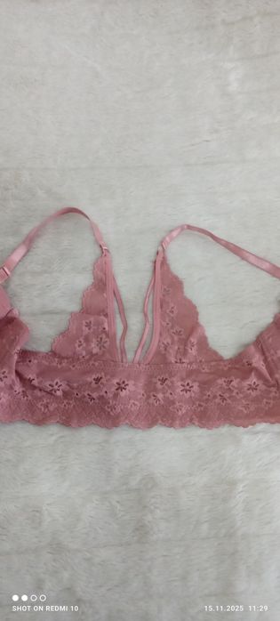 Кружевной бюстгальтер с застёжкой с переди .