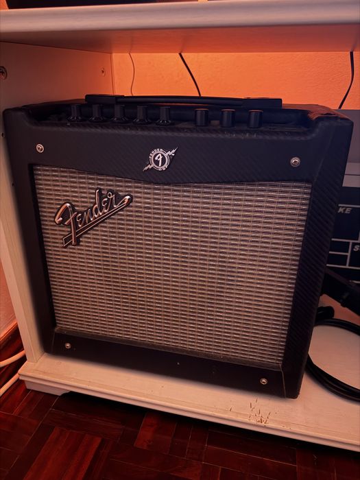Amplificador Fender Mustang v1