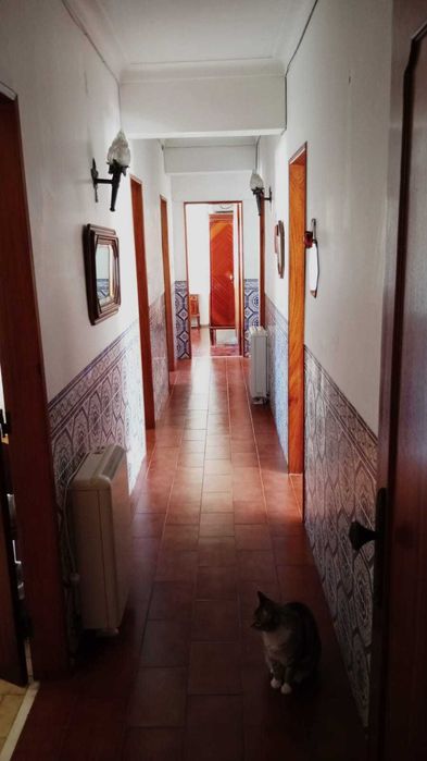 Quarto mobilado no centro de Caldas – ao lado do La Vie (€350)