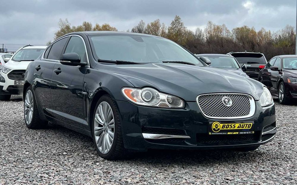 Jaguar XF 2010 рік