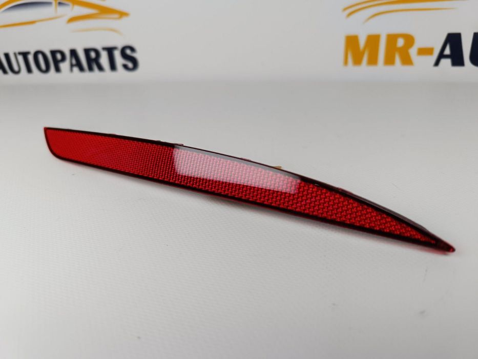 Відбивач катафот заднього бампера лівий правий Tesla Model Y