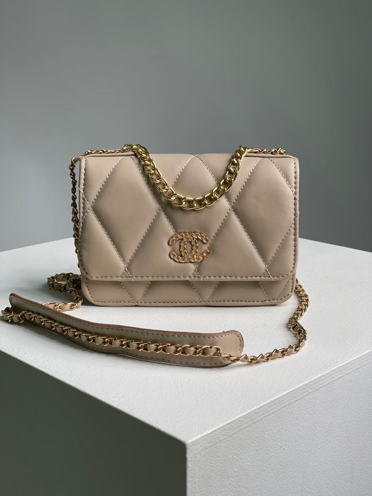 Жіноча сумочка Chanel Medium Bag Beige