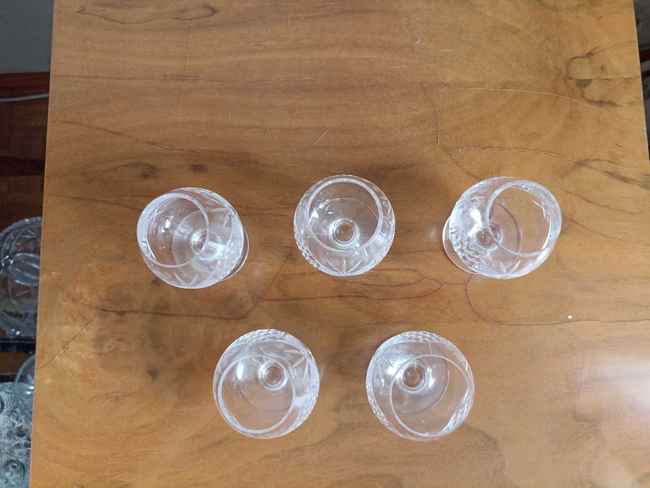 Kryształowe kieliszki do koniaku