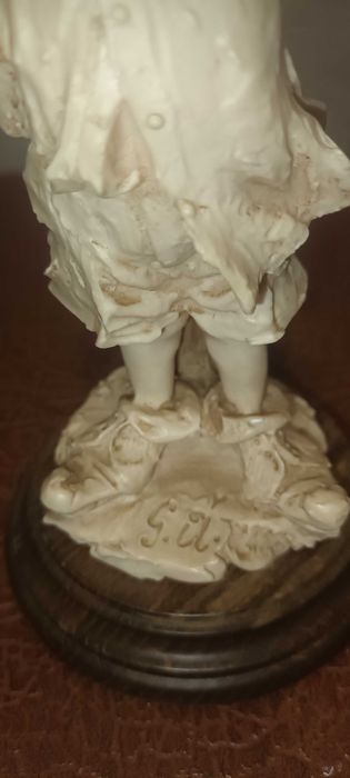 Статуэтка поющий мальчишка ссср