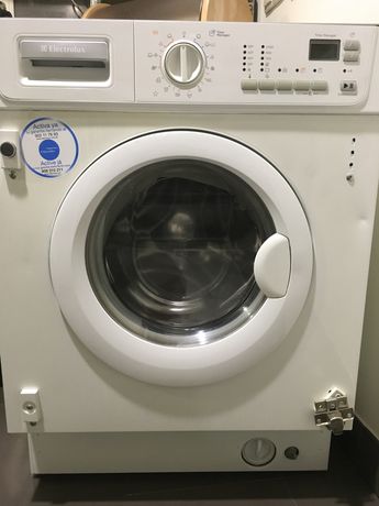 Máquina Lavar e Secar Roupa Electrolux de encastrar (Avariada)