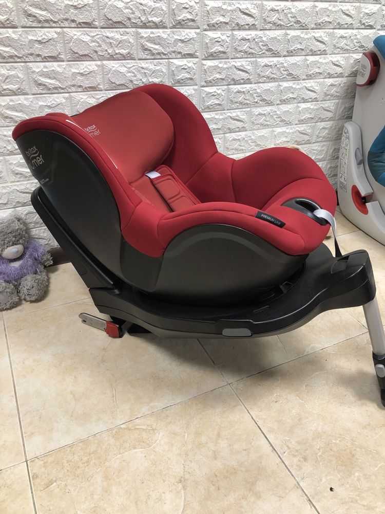 Автокрісло Britax Römer DUALFIX M i-SIZE Група 0+/1 (0-18 кг)