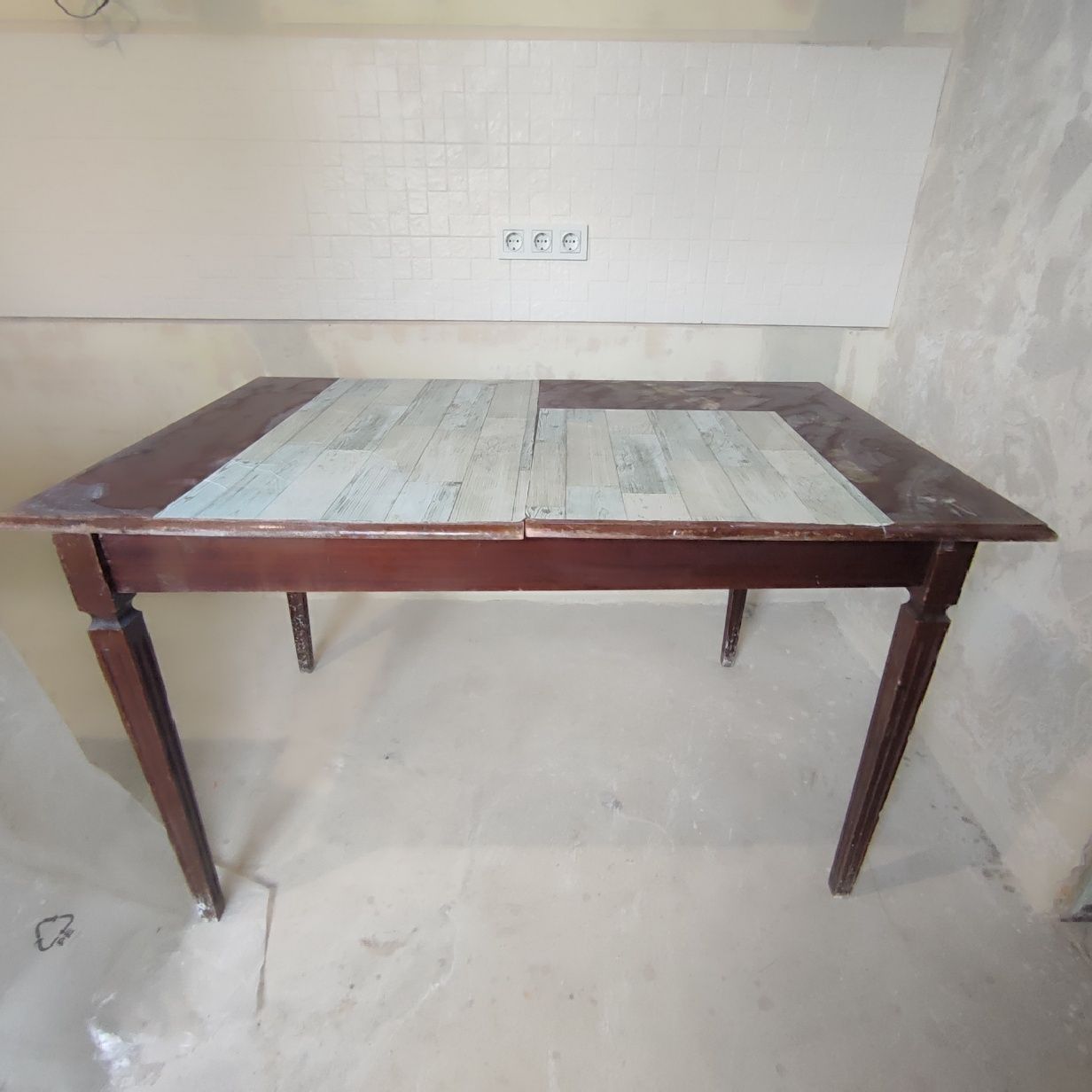 Продам старый  большой стол