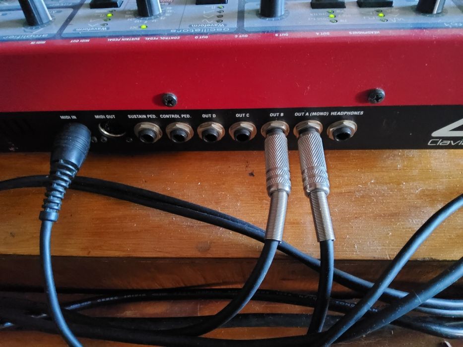 Nord Lead 2X versão teclado + Mala de transporte
A