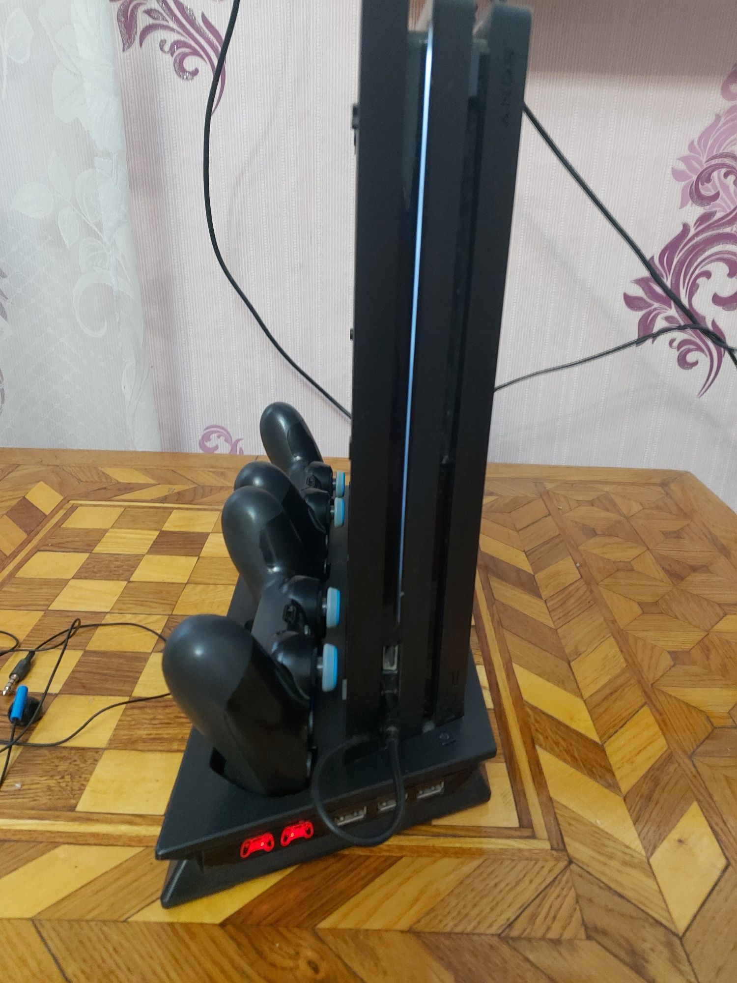 PS4 pro 1000g +аккаунт