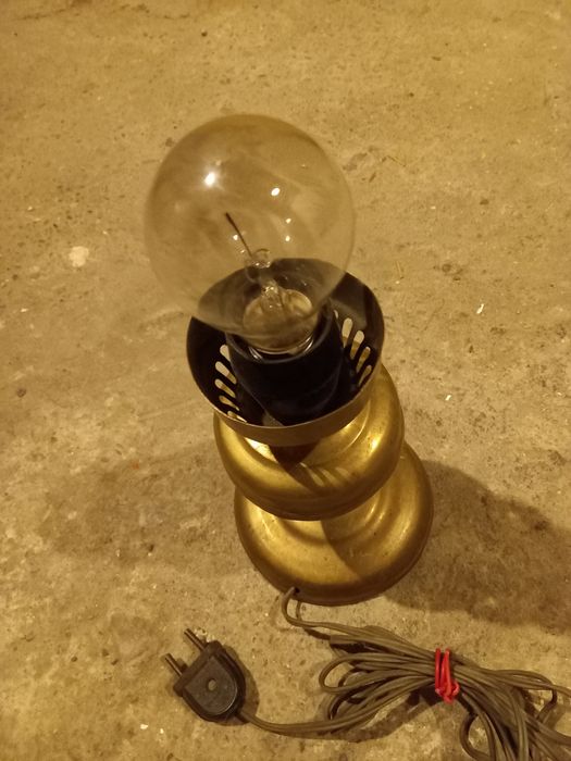 Lampa stojąca z mosiądzu