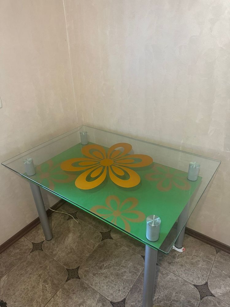 Стіл кухонний крутий