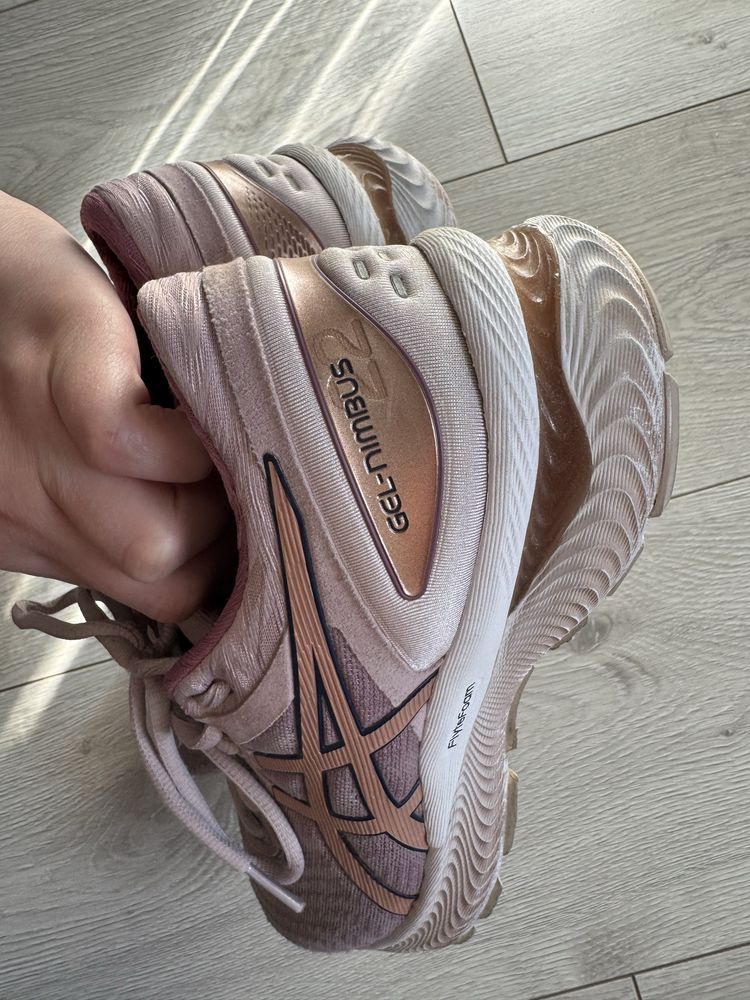 Кросівки Asics -37,5 розмір(23,5 см)