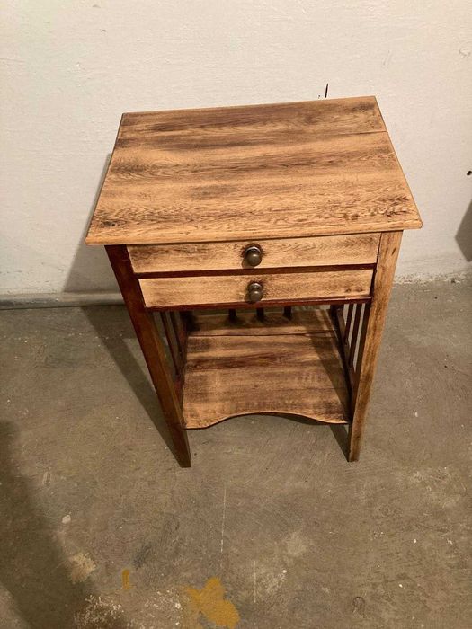 Szafka drewniana z szufladami do renowacji