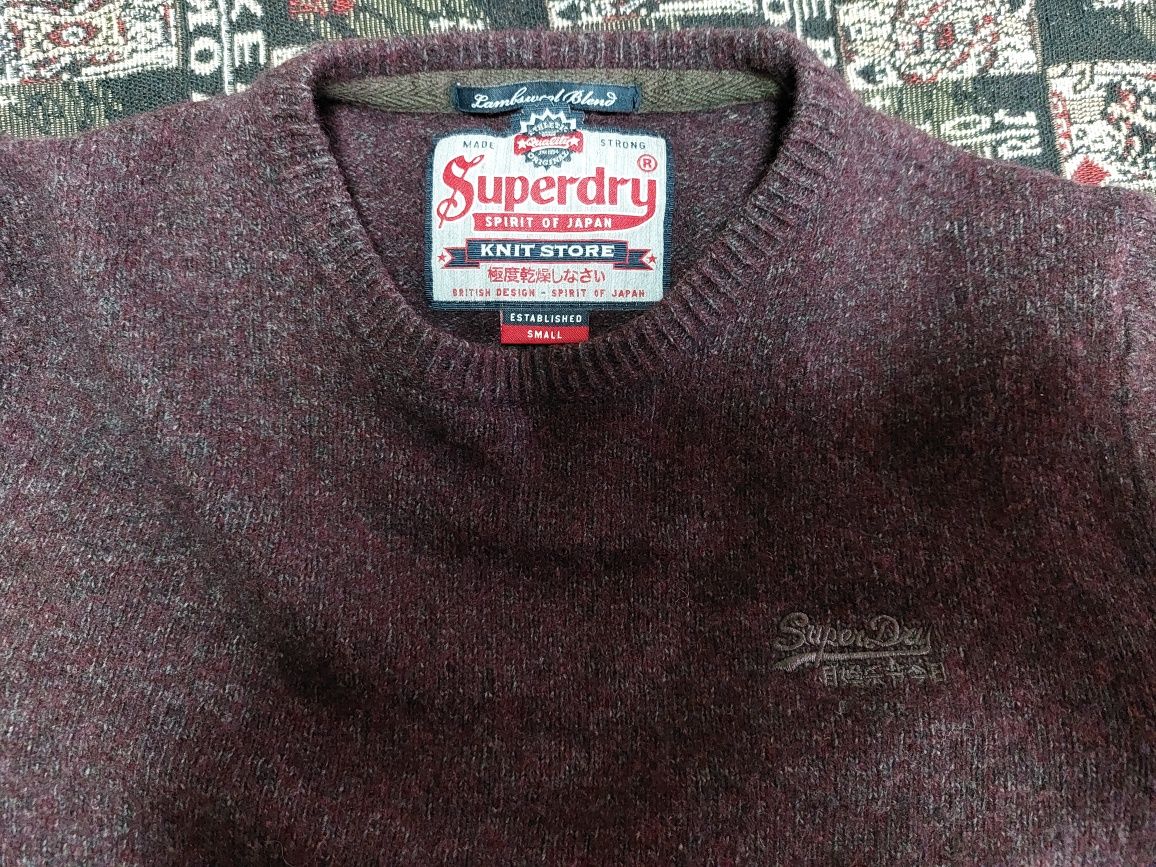 Теплый свитер superdry