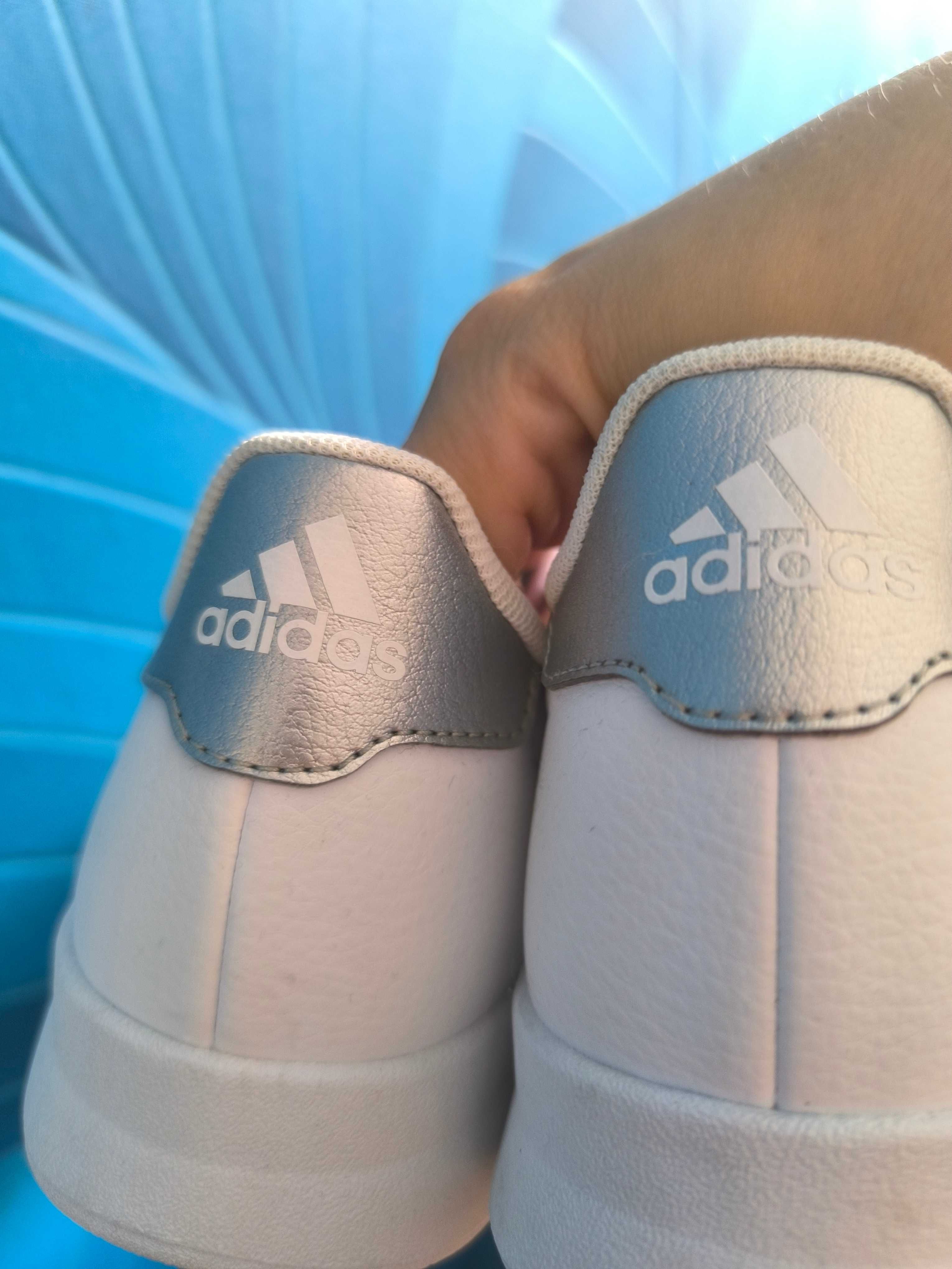 Sapatilhas ADIDAS Brancas  NOVAS