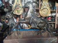 Maravilhosa escultura em bronze com base em mármore grega.com 3ocm de