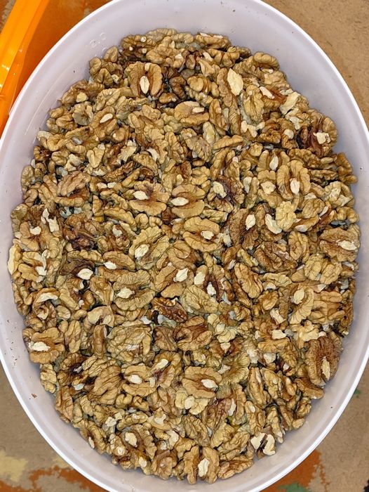 Волоські горіхи, метелик