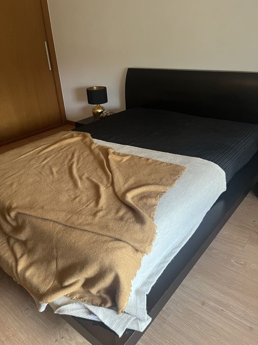 Quarto completo com 2 mesinhas 2 camiseiros 1 espelho