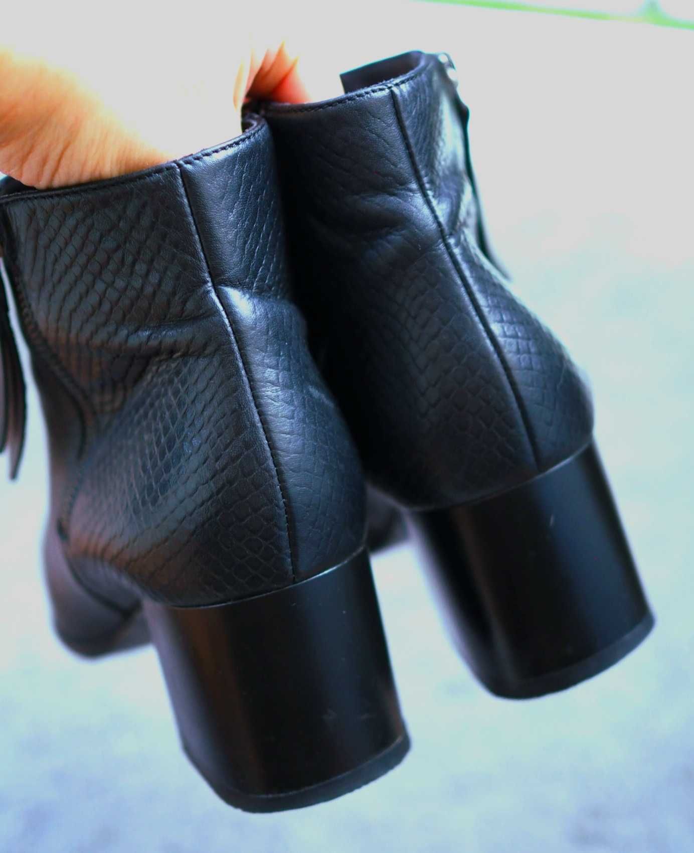Kozaki, botki, buty zimowe damskie od Lasocki. R. 37, czarne. Zadbane!