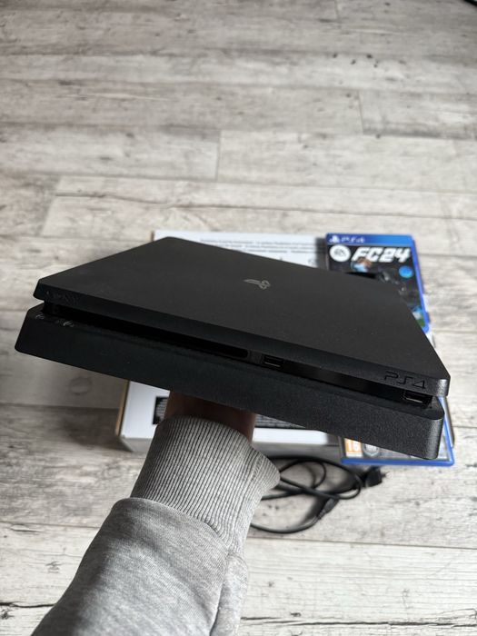 ps4 slim 1tb, 2 pady i gry
