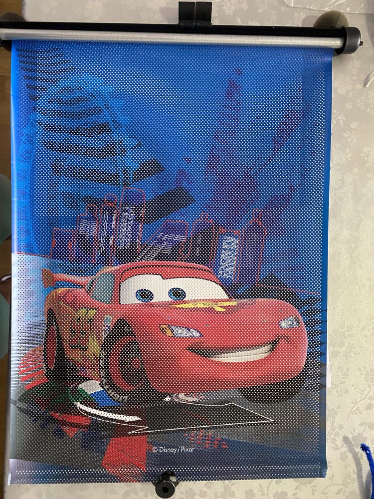 2 Cortinas para vidros dos carros. Lightning McQueen e preta. 8€