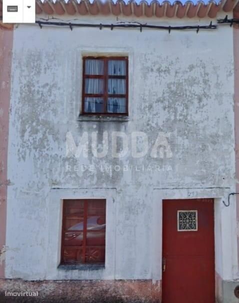 Moradia T2 para Remodelação com Vista Panorâmica – Sarzedas, Castelo B