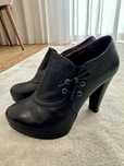 Botins pretos em pele, tamanho 38 (ótimo estado)