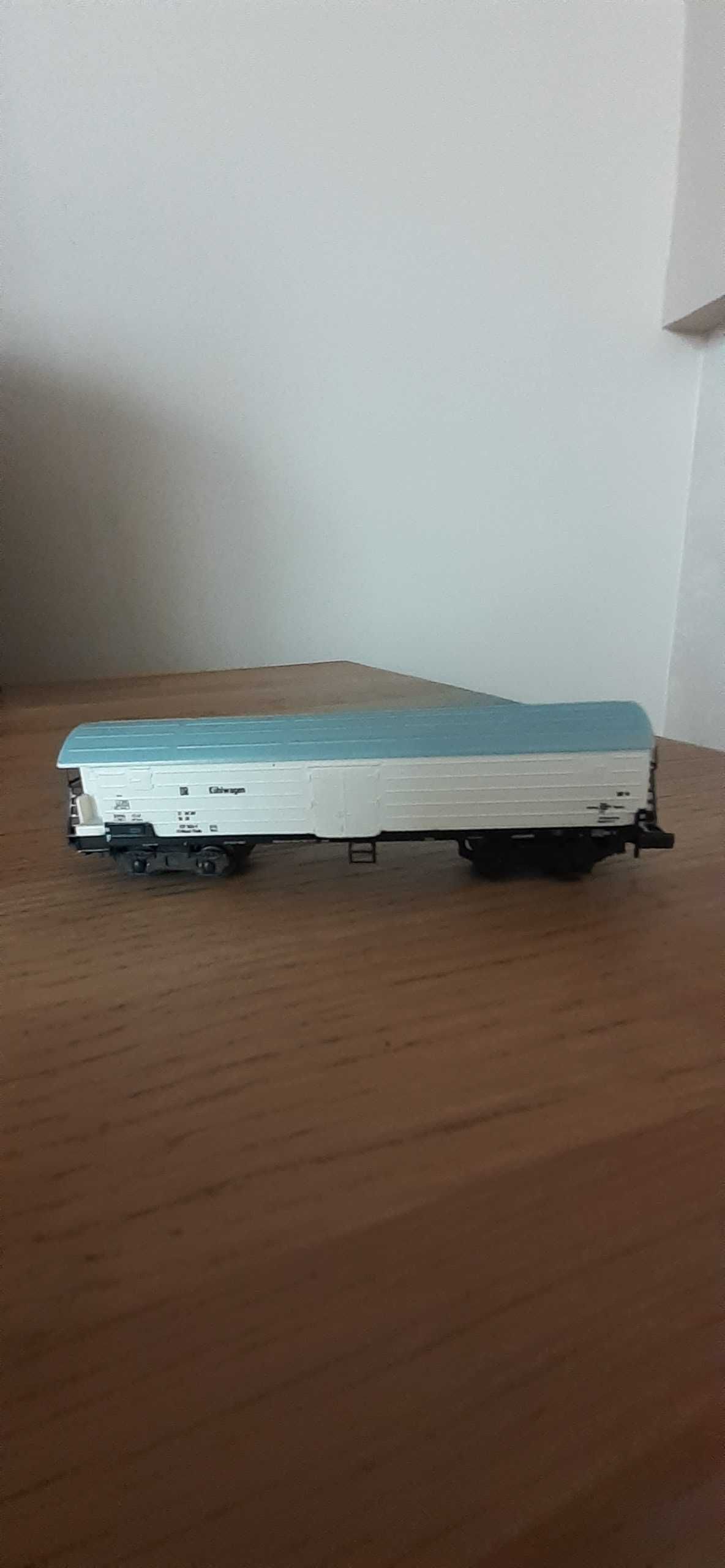 PIKO Lokomotywa spalinowa z 5 wagonami Skala N