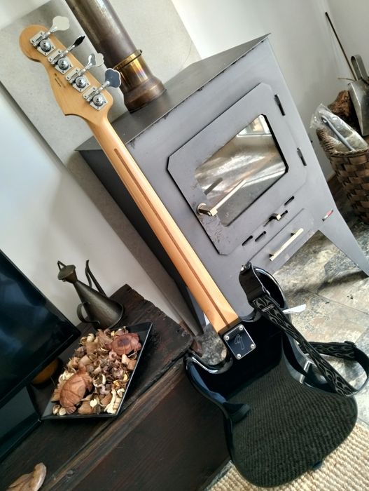 Fender Precision bass
