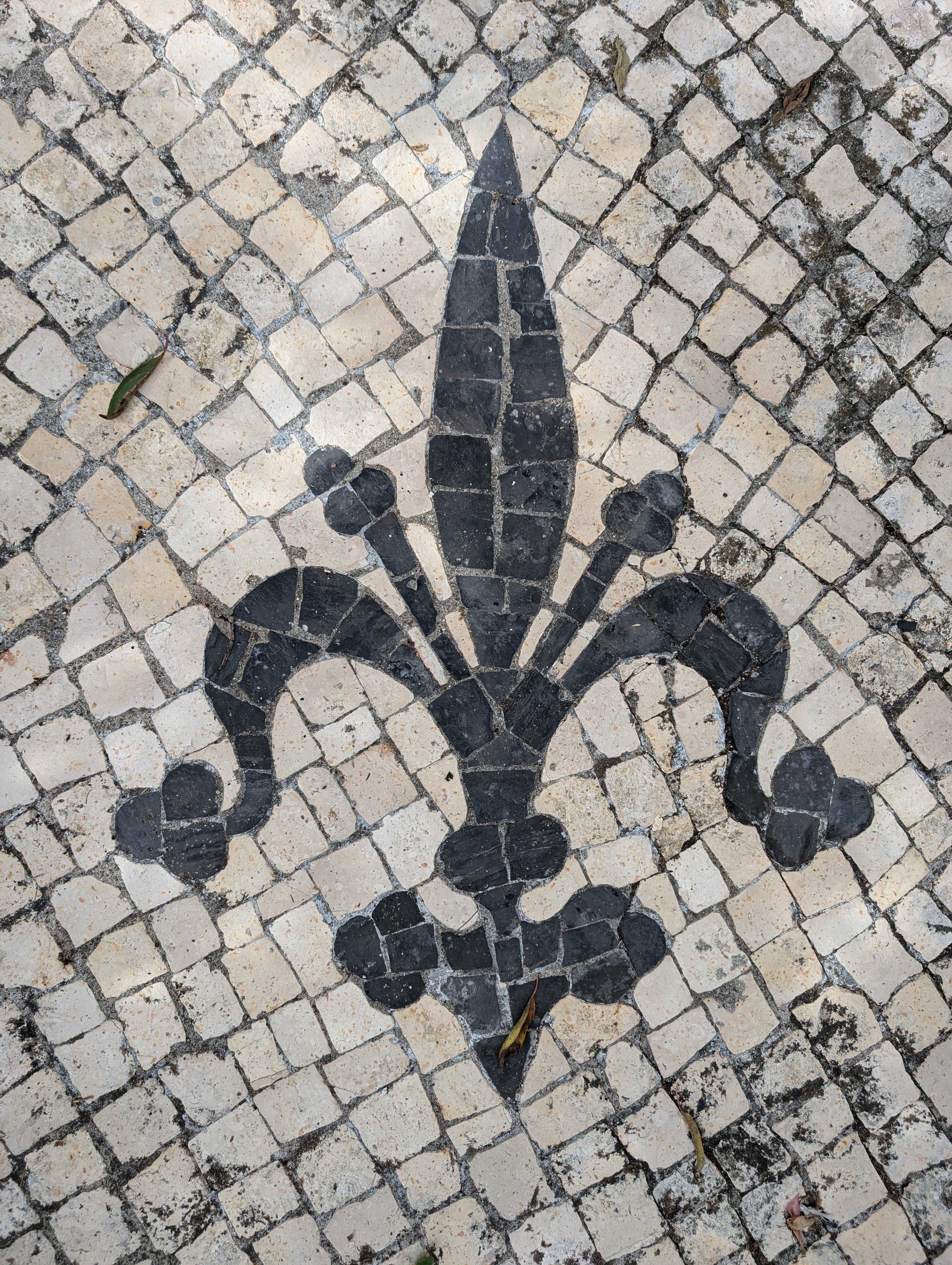 Tipica Calçada Portuguesa, com motivos florais