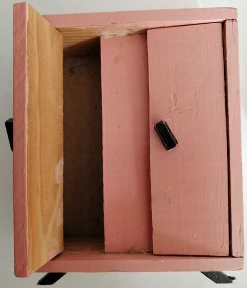 Mobília de brincar madeira: roupeiro, toucador, cama, mesas, cadeiras