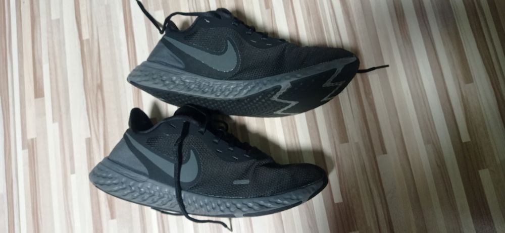 Кросівки NIKE Revolution 5 46 р