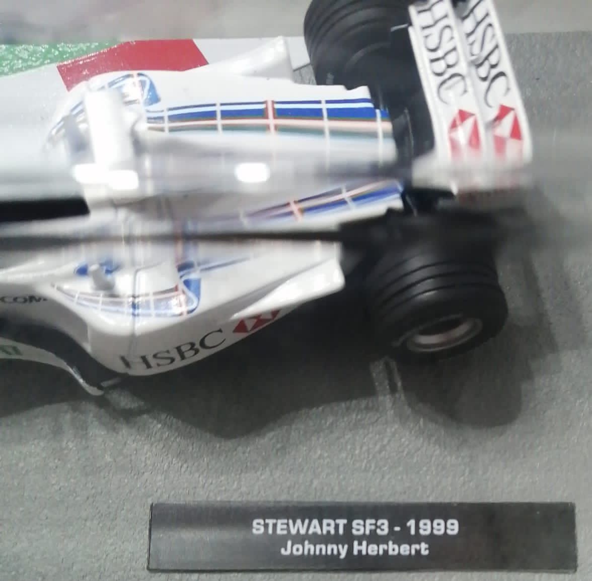 Model bolid F1 Stewart SF3 Johnny Herbert 1999