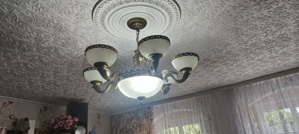 Lampa 6 kloszy małych + 1 duży klosz