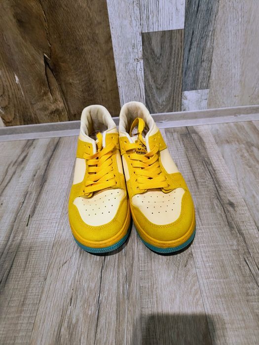 Кросівки жіночі 24см