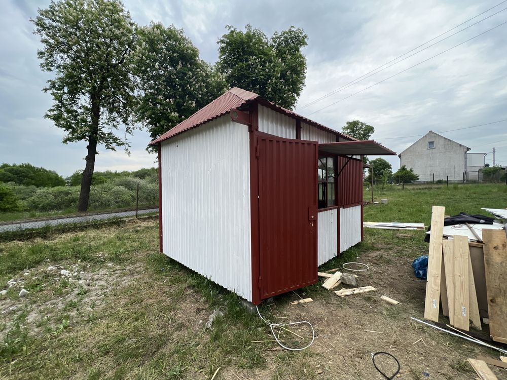 Kiosk pawilon kontener handlowy po remoncje .