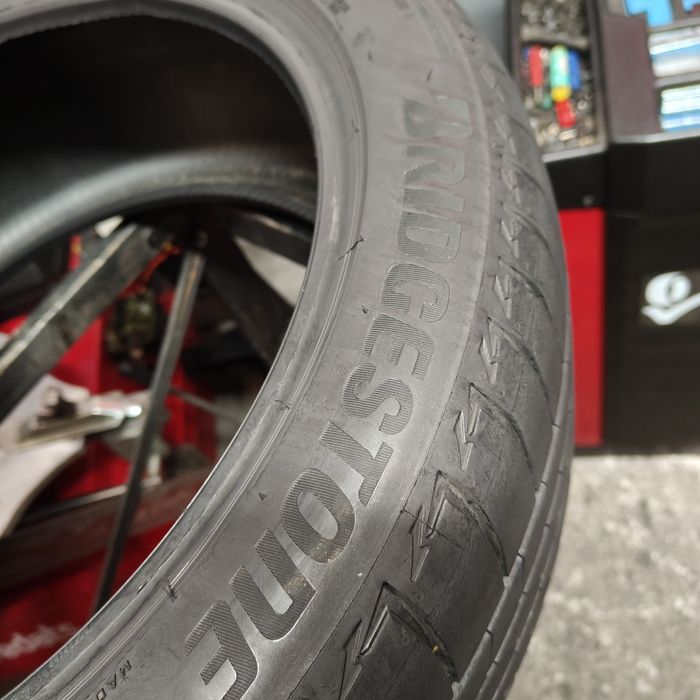 225/45/18 Sprzedam parę opon letnich Bridgestone